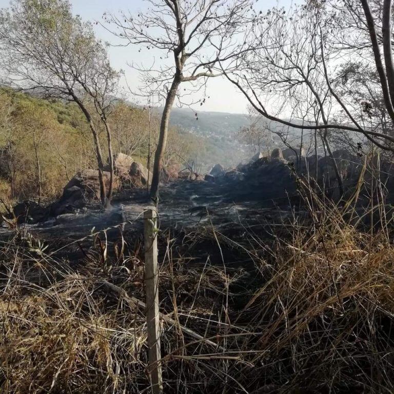 Incendio en el Monumento Cristo Ñu-Pora (Fotos: Periódico Ñu Pora)