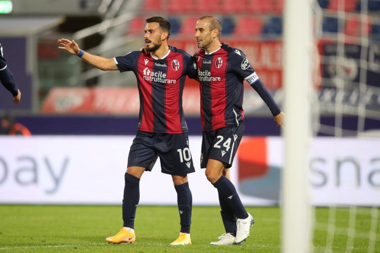 28 September 2020, Italy, Bologna: Bologna's Rodrigo Palacio celebrates scoring his side's fourth goal with teammate Nicola Sansone during the Italian Serie A soccer match between Bologna and Parma at the Renato Dall'Ara Stadium. Photo: Filippo Rubin/LaPresse via ZUMA Press/dpa