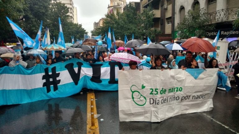 La marcha de los grupos provida en defensa del Niño por Nacer en Córdoba.