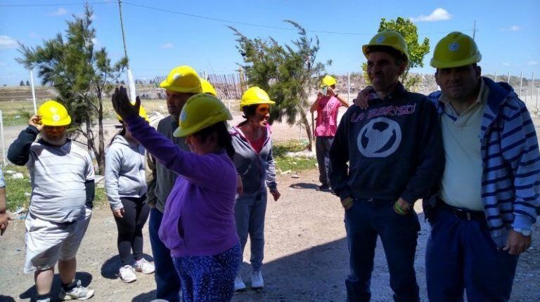 Alumnos del Centro de Día Caminemos Juntos en la Planta de Separación de Residuos