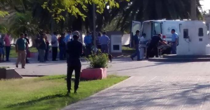 Un hombre se suicidó en el medio de una plaza. (Foto: Diario Chaco)