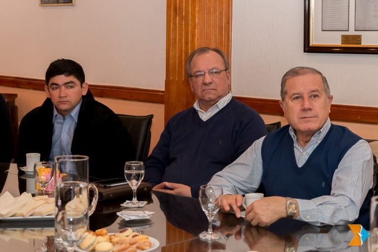 Pastores de Ushuaia junto al Vicegobernador Juan Carlos Arcando y el conferencista internacional Panasiuk