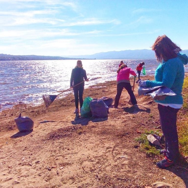 Nueva jornada de limpieza del lago San Roque