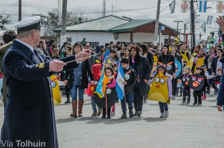 Desfile por el 47° aniversario de Tolhuin