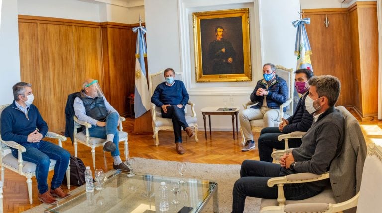 Rodolfo Suarez y los intendentes del Gran Mendoza en Casa de Gobierno. Foto: Prensa Gobierno.