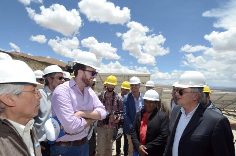 El Gobernador dialogó con los responsables del proyecto y destacó que fue "generado con el ingenio e inteligencia de jujeños".