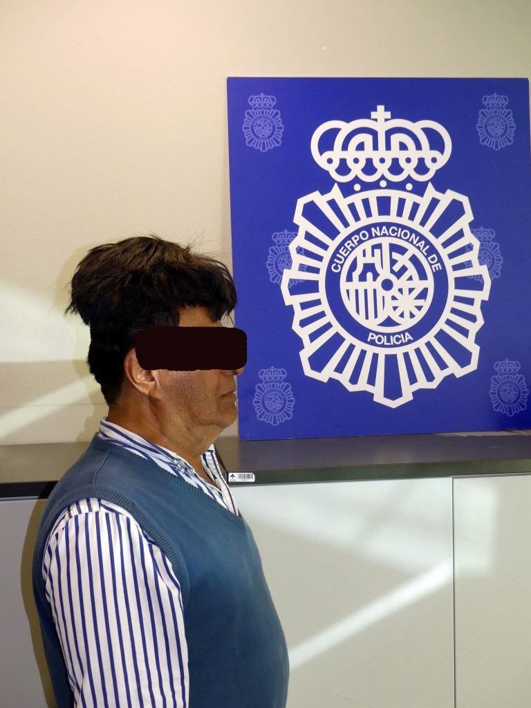 Interceptado en el Aeropuerto de Barcelona un hombre que ocultaba cocaína en su peluquín (DPA)