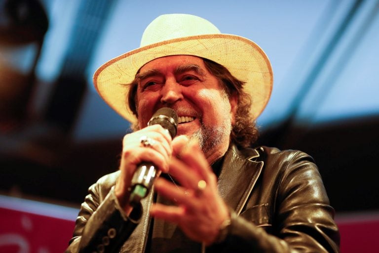 El cantante español Joaquín Sabina, durante una rueda de prensa para presentar su disco "Lo niego todo", en Buenos Aires (Argentina). EFE/David