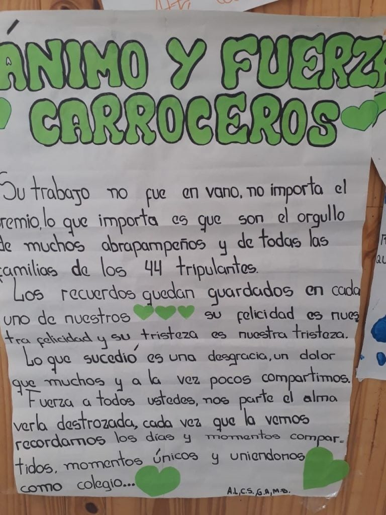 Carteles de la comunidad educativa para los alumnos tras el repudiable hecho