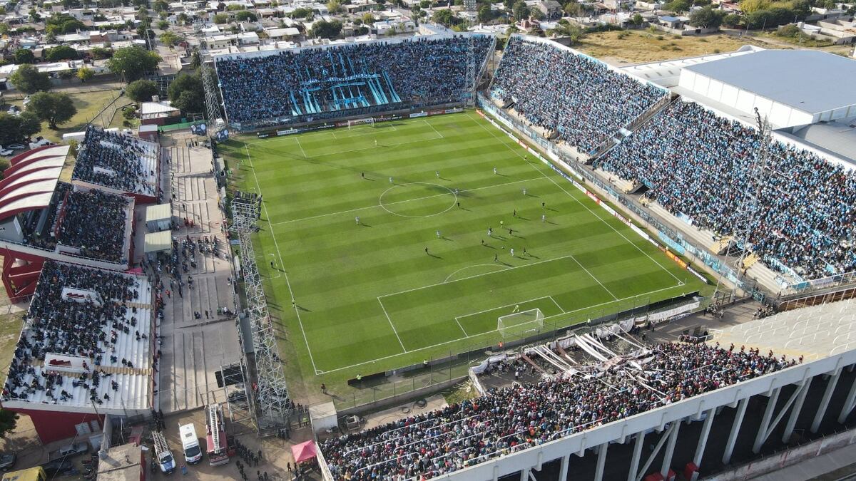 Video: así fue la espectacular “invasión” de hinchas de Belgrano en La Rioja