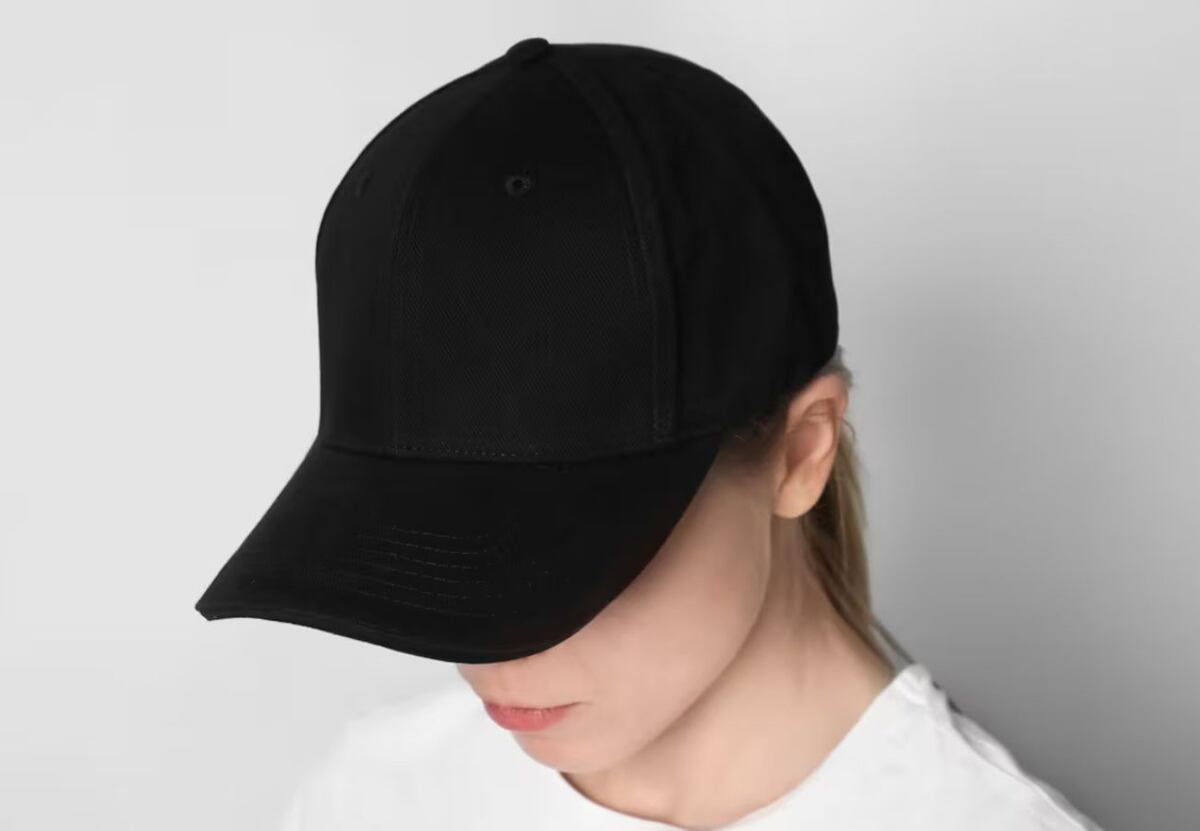 Lo que nadie sabía: cuál es la verdadera función del botón en la parte superior de la gorra