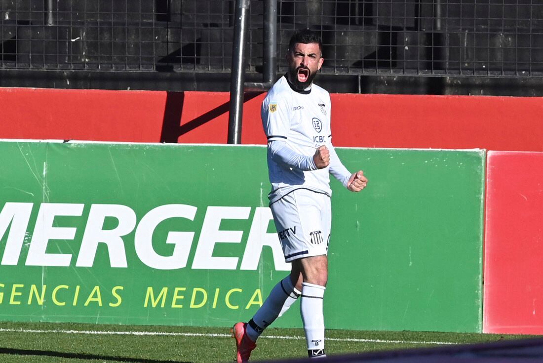 Newell's Old Boys, con el debut de Fernando Gamboa como DT, recibe a Talleres de Córdoba, en un partido válido por la primera fecha del nuevo torneo de la Liga Profesional de Fútbol (LPF).
17 julio 2021 foto Fotobaires