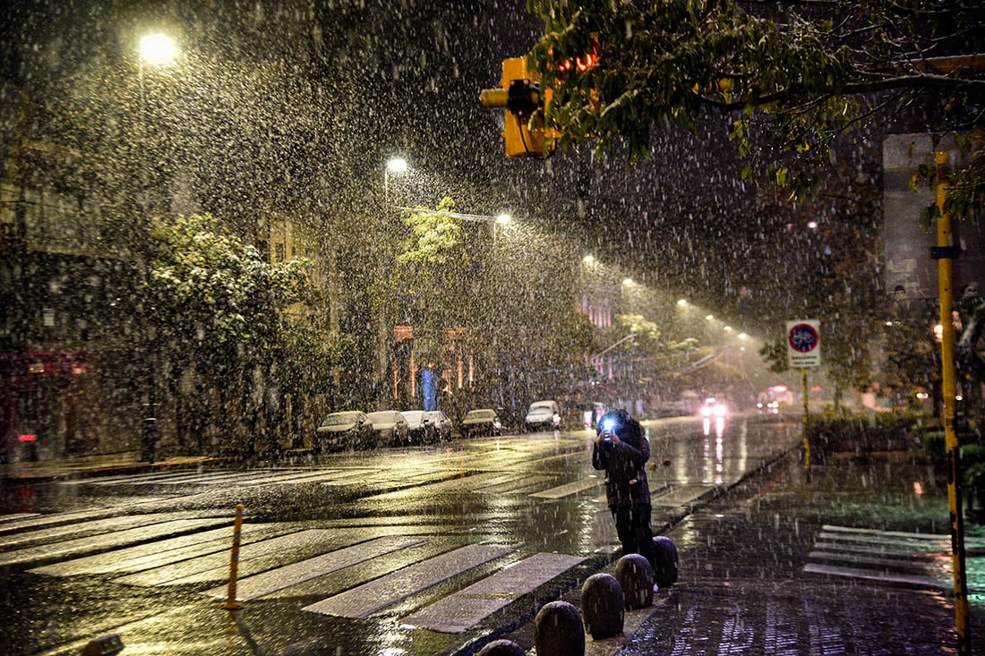 El centro de la capital de Córdoba se cubrió de nieve. (Pedro Castillo/ La Voz)