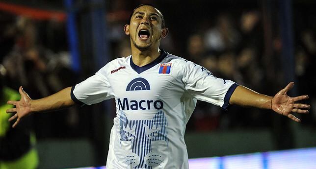 Uno de los tantos gritos de gol del Chino Luna con la camiseta de Tigre. (Foto: Télam)