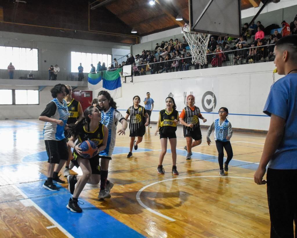 Ushuaia: se puso en marcha la Liga Municipal de básquet U12