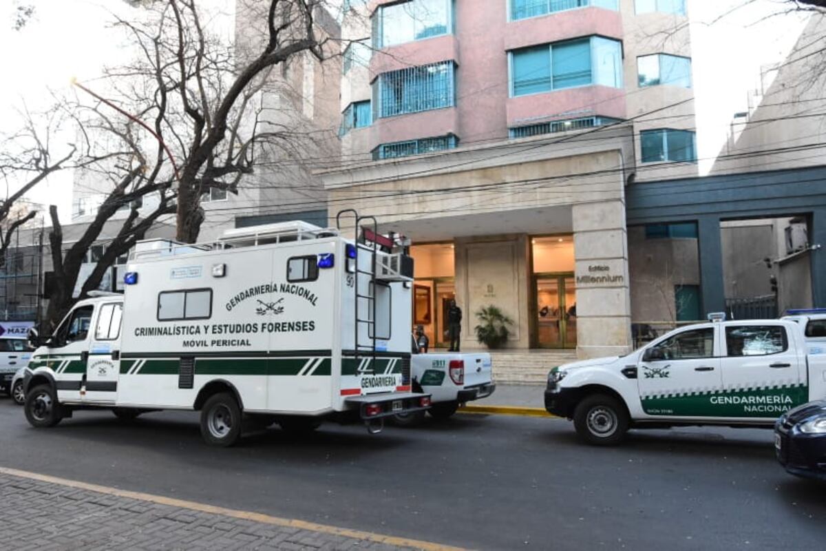 Gendarmería allanó un edificio céntrico tras denuncia de supuesto prostíbulo VIP