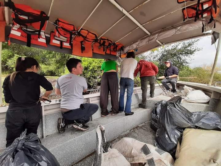 Instituciones, ciudadanos y municipio realizaron una jornada de limpieza comunitaria en las Costas del Río Gualeguaychú