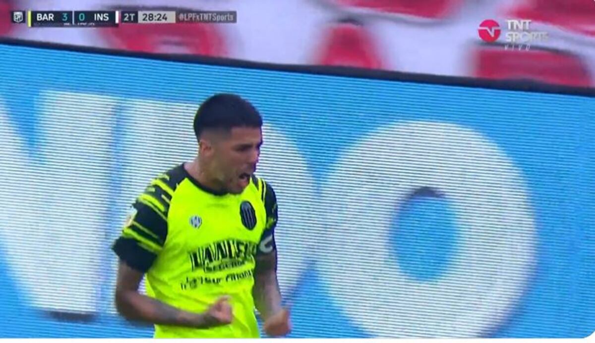 Videos: El 2 a 0 y el 3 a 0 de Barracas Central a Instituto en el estadio Claudio Chiqui Tapia