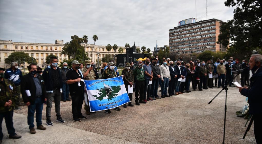 Homenajearon a excombatientes de Malvinas en Córdoba (Pedro Castillo)