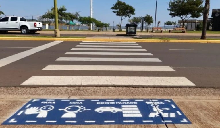 Posadas inclusiva: pintan pictogramas en algunas zonas de la ciudad.