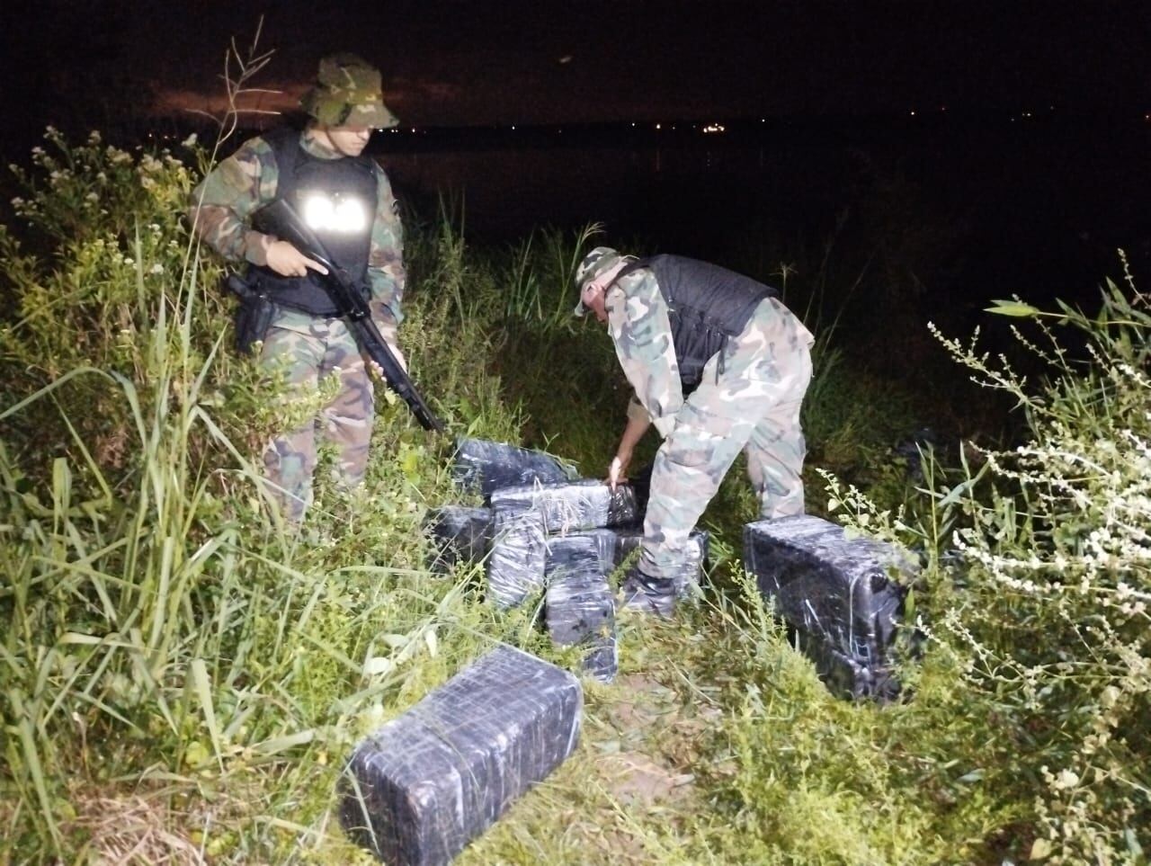 Santa Ana: Prefectura intercepta 200 kilos de marihuana en la frontera paraguaya.