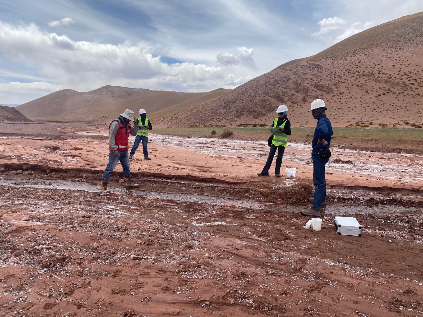 Los monitoreos ambientales participativos son parte del compromiso de la empresa minera jujeña con el Informe de Impacto Ambiental (IIA) y con las regulaciones provinciales vigentes.