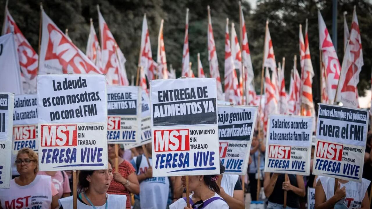 La Coordinadora por el Cambio Social, el MST Teresa Vive y Libres del Sur marcharán este martes del Obelisco a Desarrollo Social.