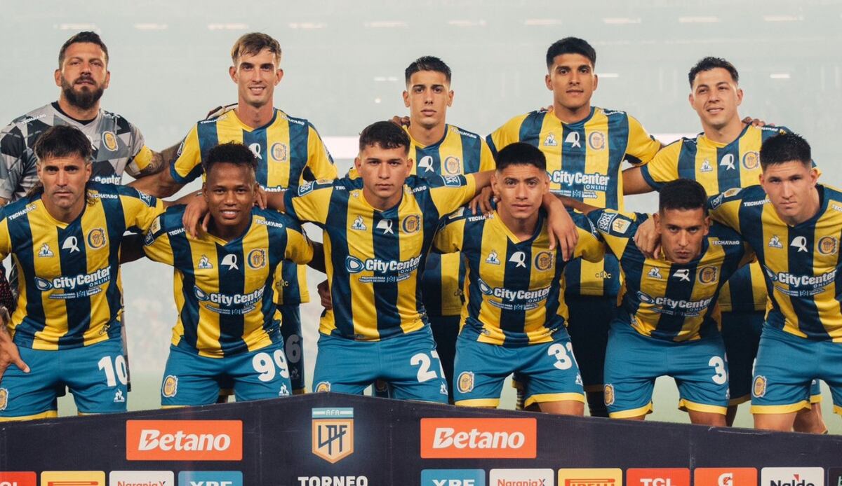Rosario Central salió a jugar ante River con el pañuelo de las abuelas y madres de Plaza de Mayo.