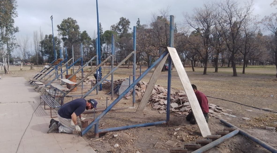 Agrupaciones de hinchas trabajan para terminar con la pista de Deportes sobre ruedas en la Ciudad Deportiva.