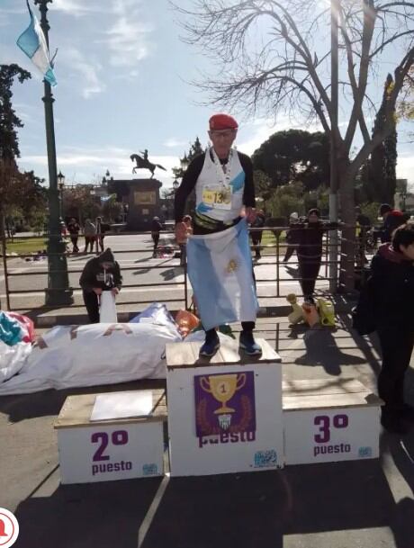 Lito, el neuquino de 84 años que se convirtió en Campeón Sudamericano Máster.