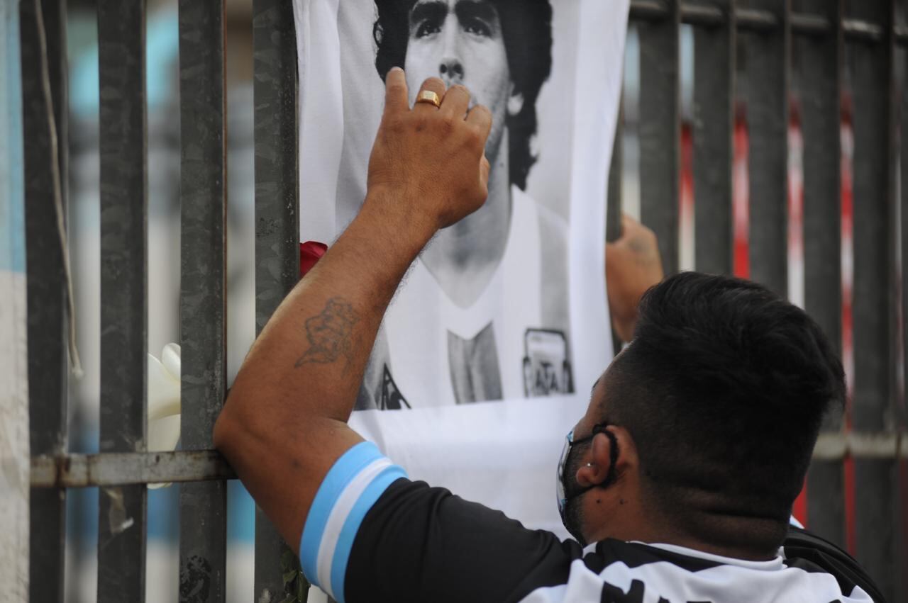 Los hinchas despiden a Diego Armando Maradona en el Obelisco