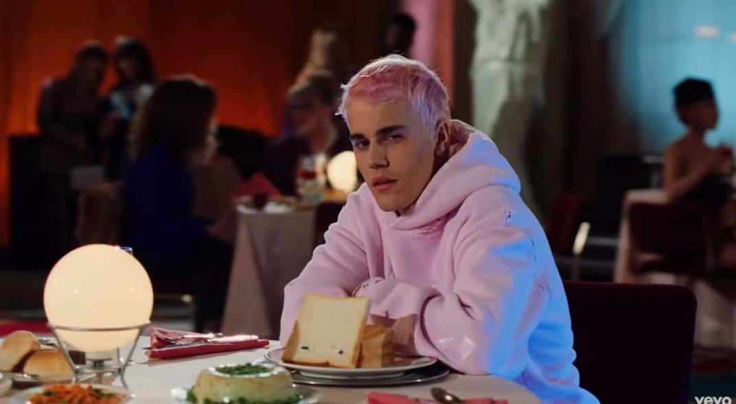 Justin Bieber en el videoclip de "Yummy". Foto: captura video