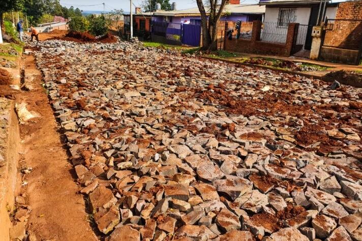 Continúan realizando paquetes de obras viales en Eldorado.