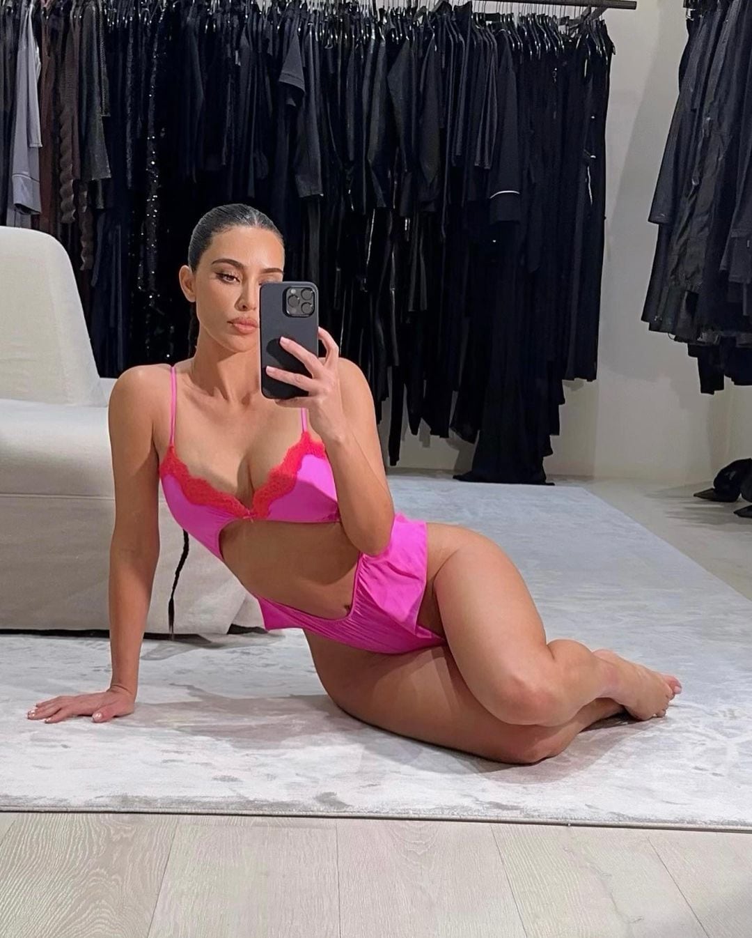 Kim Kardashian lució una lencería romántica para San Valentín.