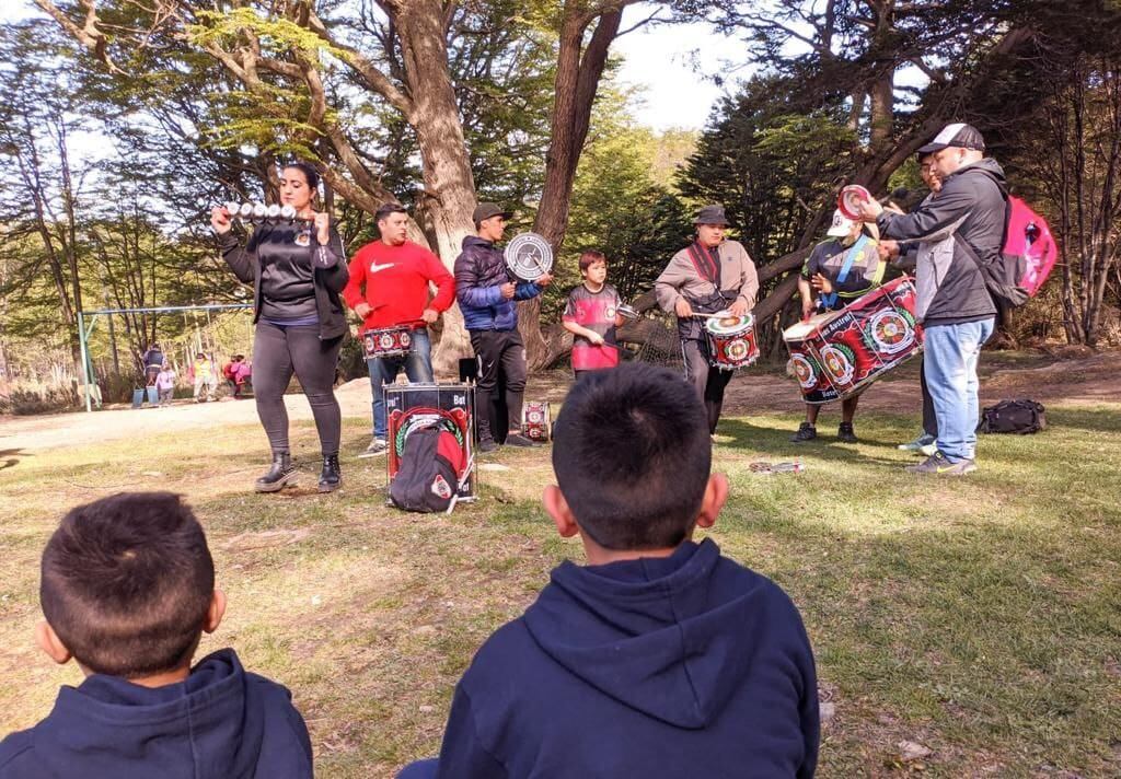 La jornada recreativa en el Barrio Dos Banderas contó con participación musical.