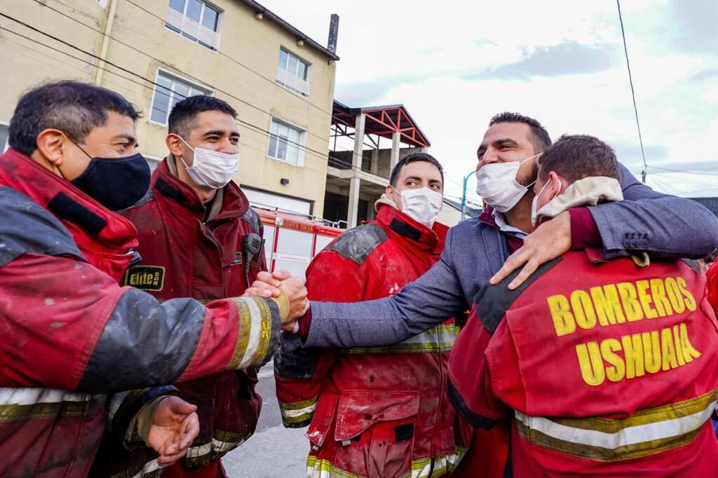 Vuoto saludó a los Bomberos y reconoció que cada vez que la sociedad los necesitan, ellos siempre están listos para ayudar.