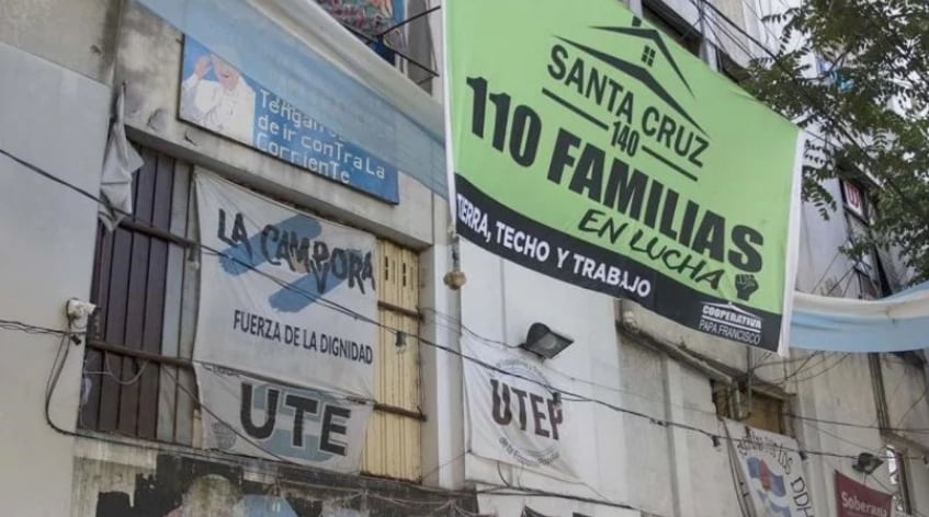 Desde el 2004 habitan varias familias en el edificio.