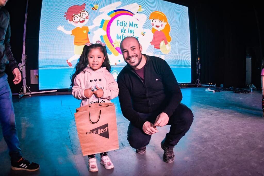 Los niños disfrutaron de los distintos programas y dispositivos educativos en forma de juegos para enseñarles acerca de educación ambiental, la educación vial y las técnicas de RCP.