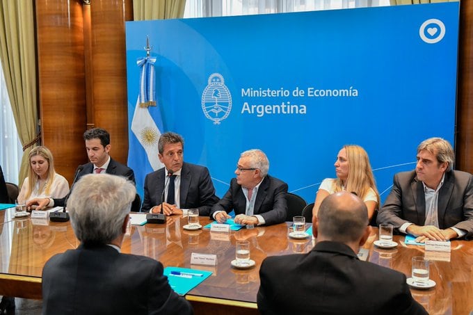 Sergio Massa y empresarios del rubro de indumentaria.