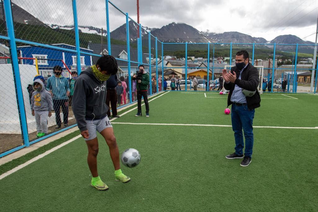 El Intendente Walter Vuoto inauguró el playón deportivo del B° Libertador