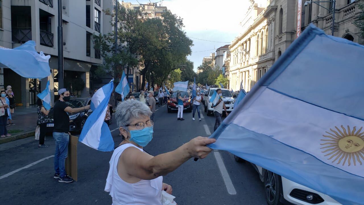 Cientos de personas salieron a la calle, en Córdoba.