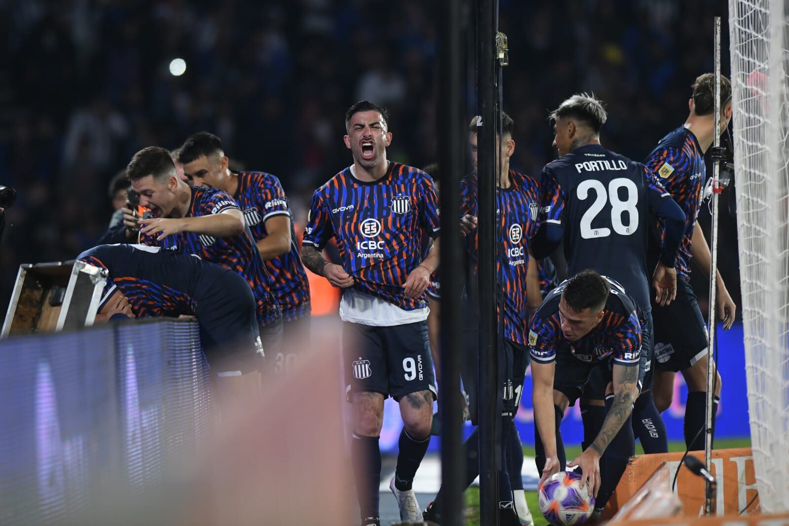 Michael Santos marcó el 1-0 de Talleres ante Godoy Cruz. (Facundo Luque / La Voz)