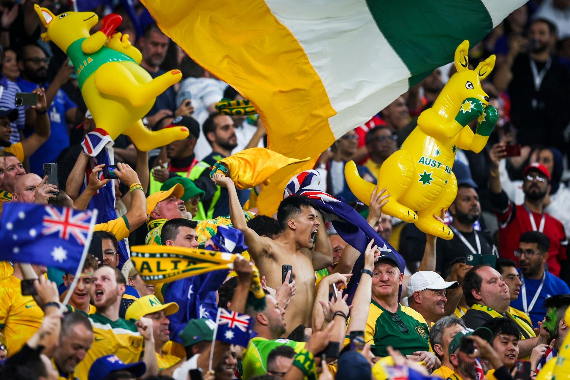 Todo el color de los fanáticos australianos en la Copa del Mundo Qatar 2022. Foto: EFE.