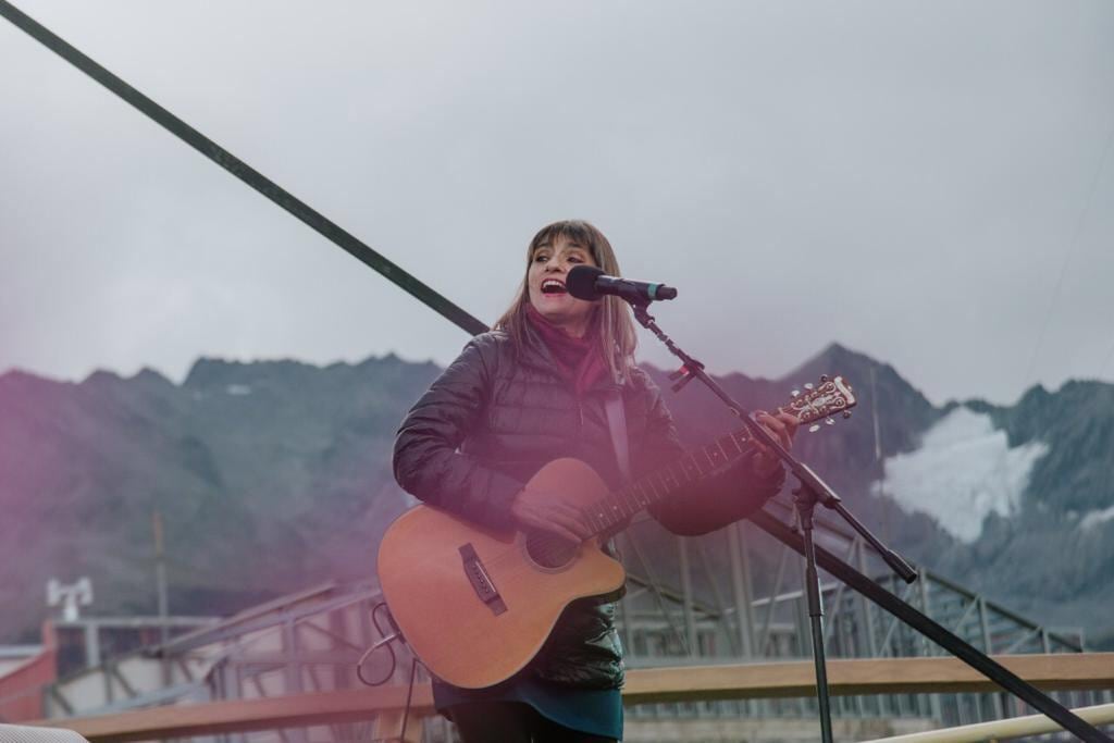 La reconocida cantante llegó al fin del mundo en el marco del Día Internacional de Mujer, 8M.