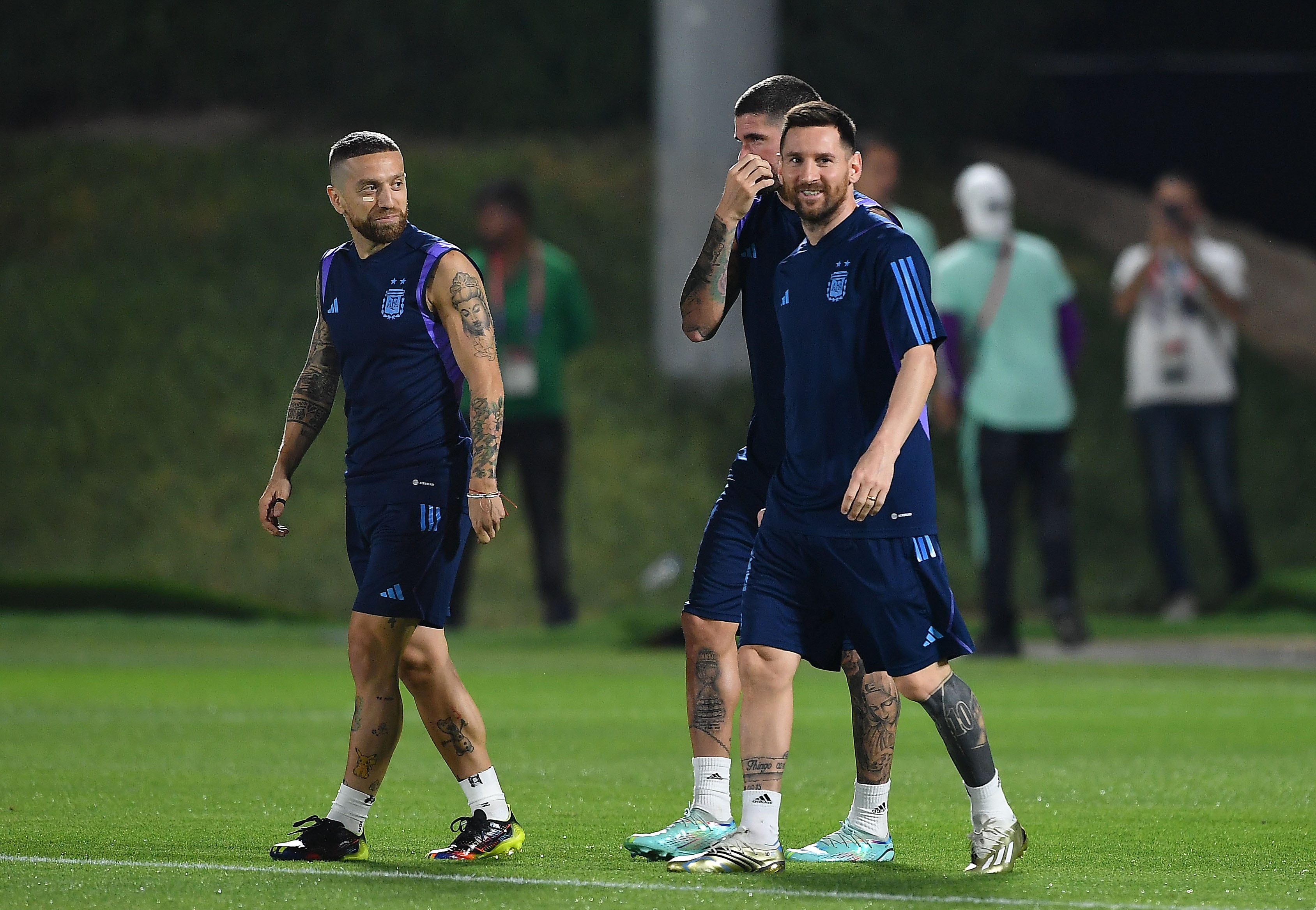 Messi, De Paul y "Papu" Gómez, en la última práctica antes de México. (Prensa AFA).