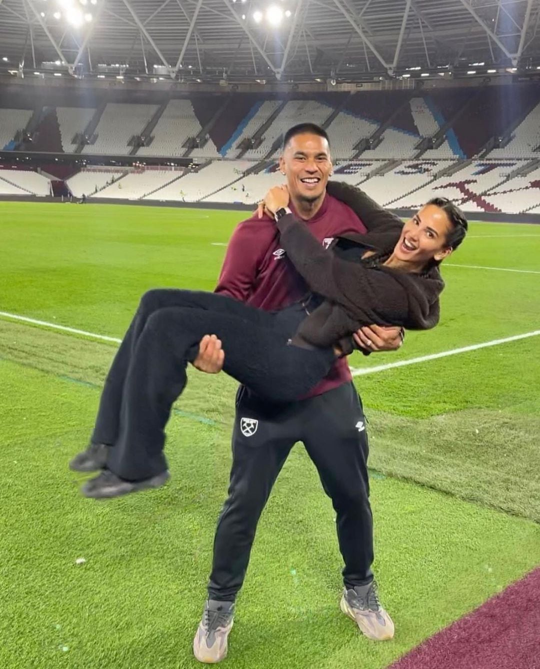 Marrion y Alphonse Areola comparten su gusto por el fútbol.