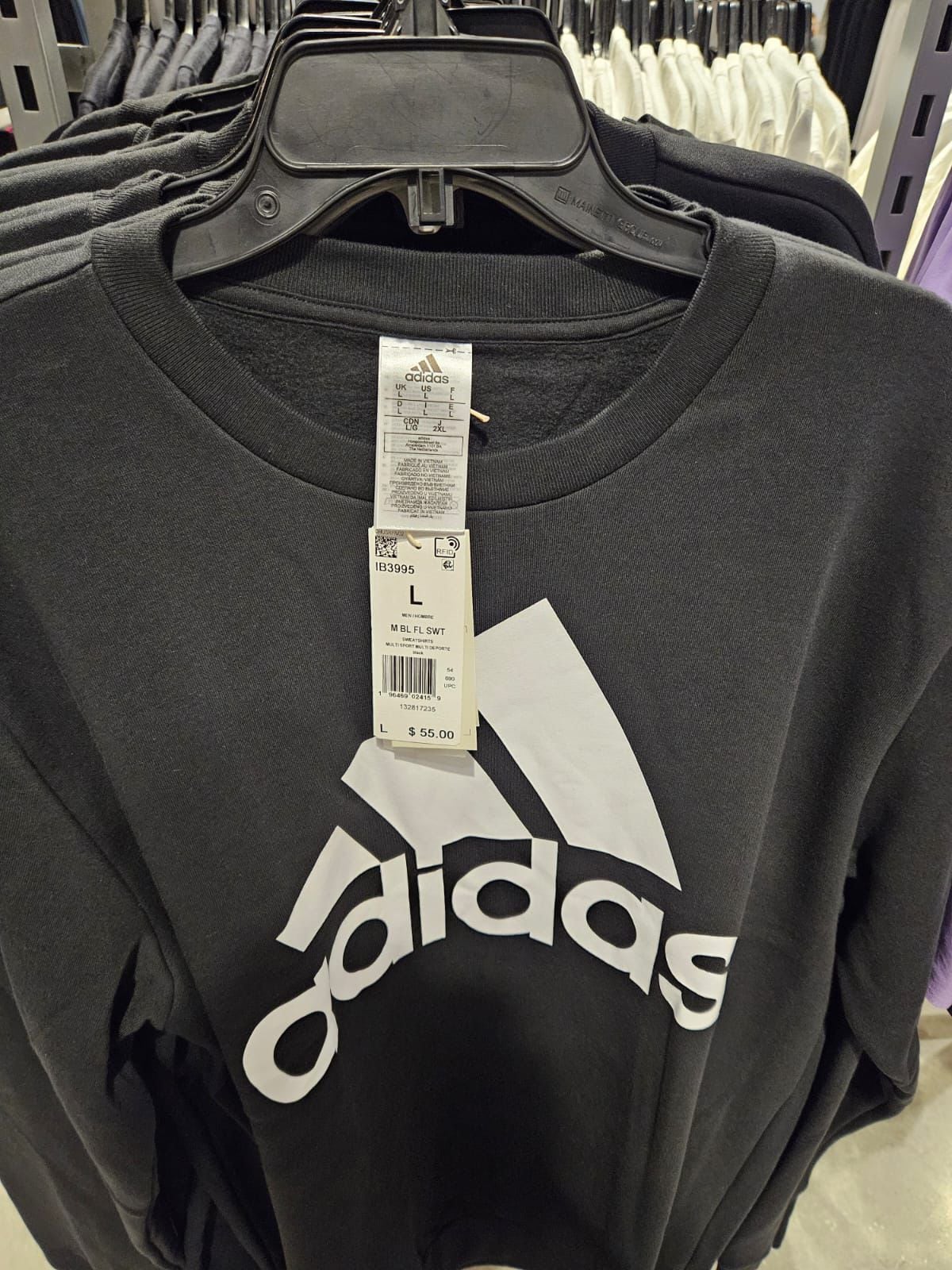 Esto es lo que cuesta un buzo Adidas en un local oficial de Miami.