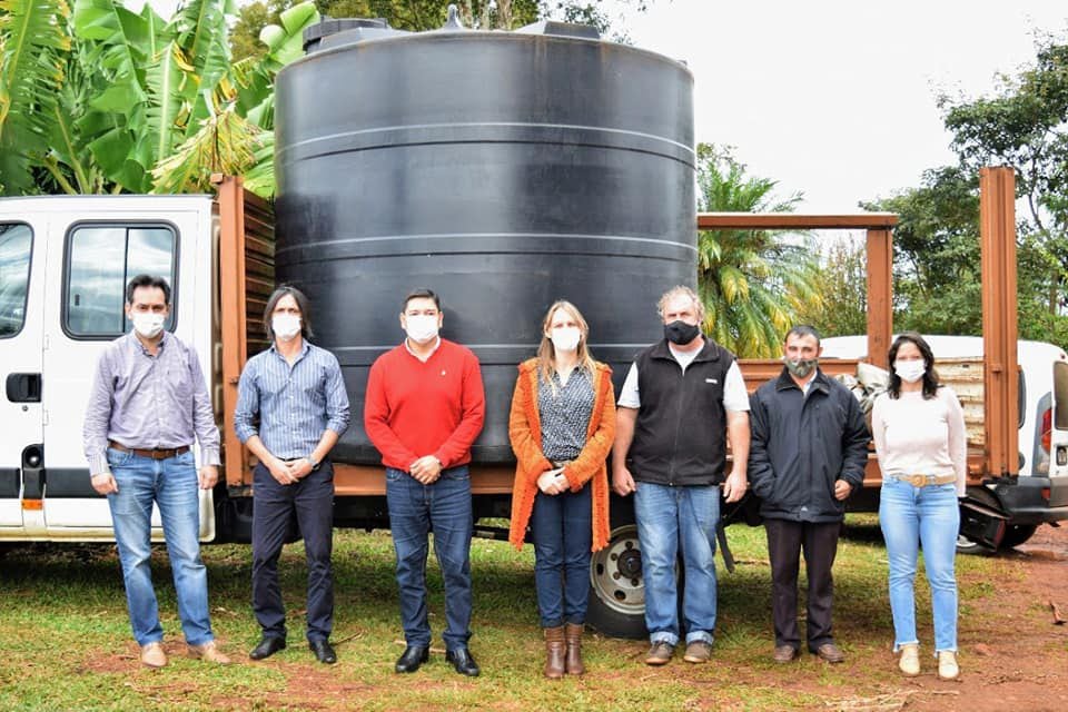 Montecarlo: hicieron entrega de insumos y maquinaria agrícola a productores rurales