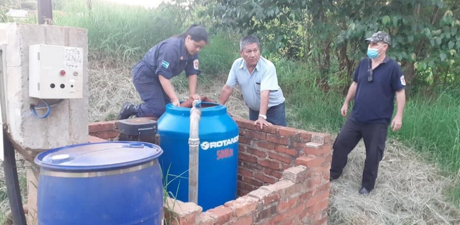 Eldorado: la CEEL y Bomberos Voluntarios asistieron a vecinos del Kilómetro 18 con agua potable.