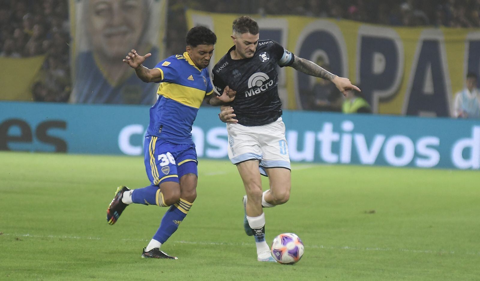 Boca y Belgrano, en La Bombonera, por la fecha 16 de la Liga Profesional. (Federico López Claro / La Voz)